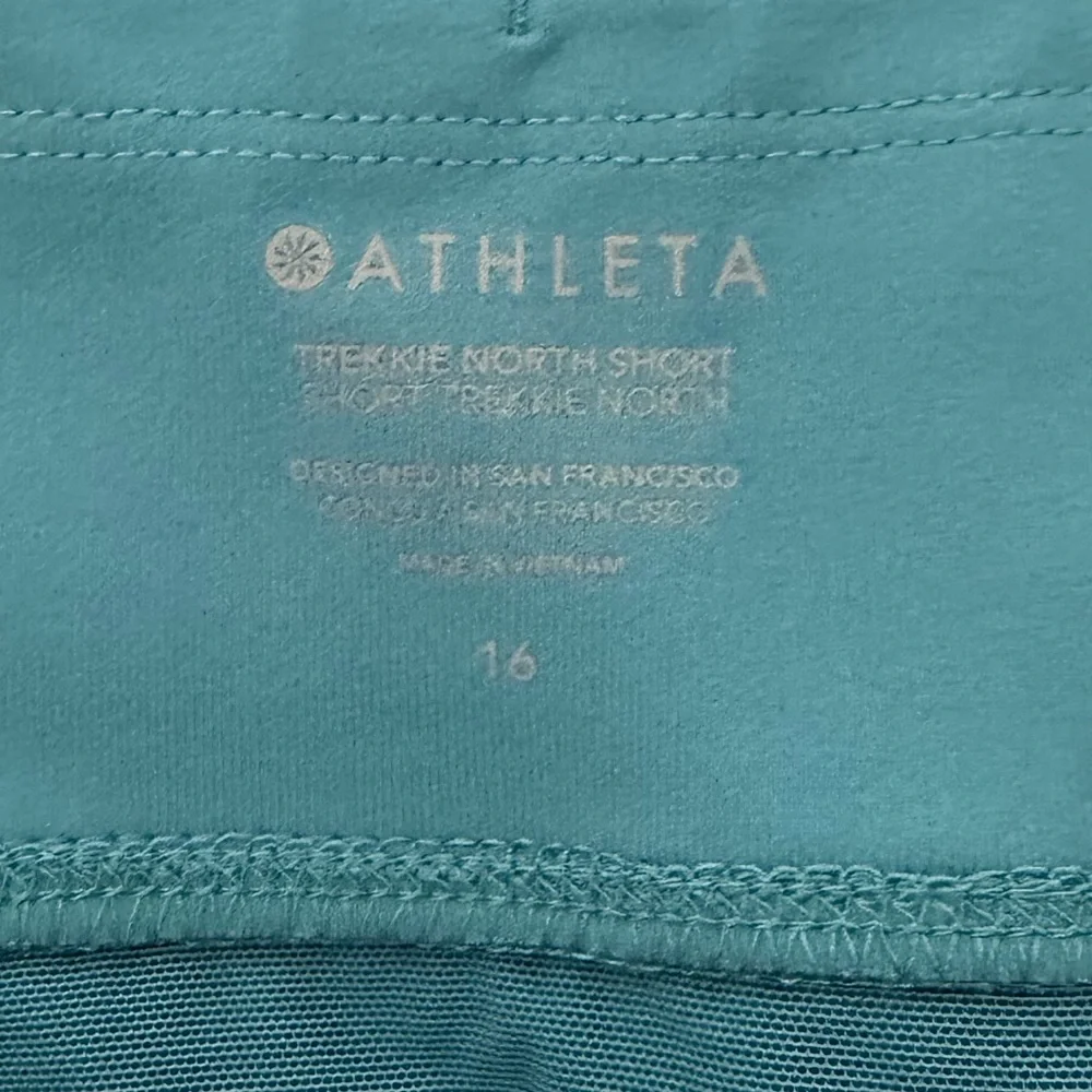 NWT Athleta Trekkie North 3.5” Shorts Teal Zip Pockets Elastic Waist Women’s 16